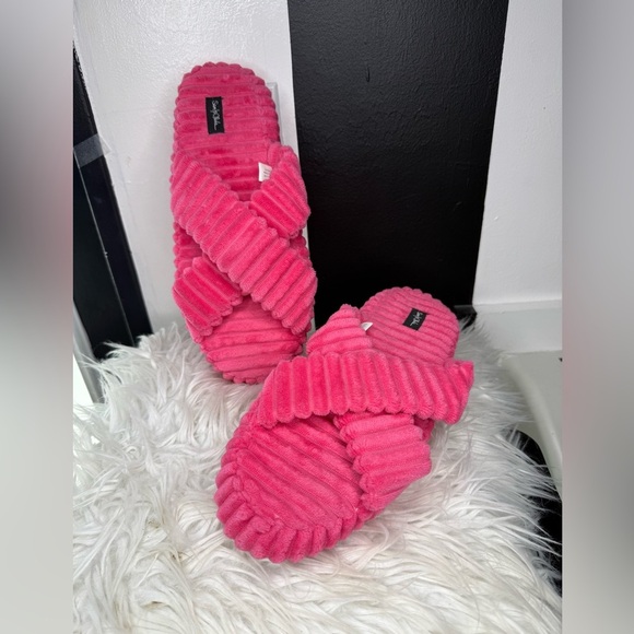 Pink Slippers For Women Size 11/12 - Picture 1 of 3